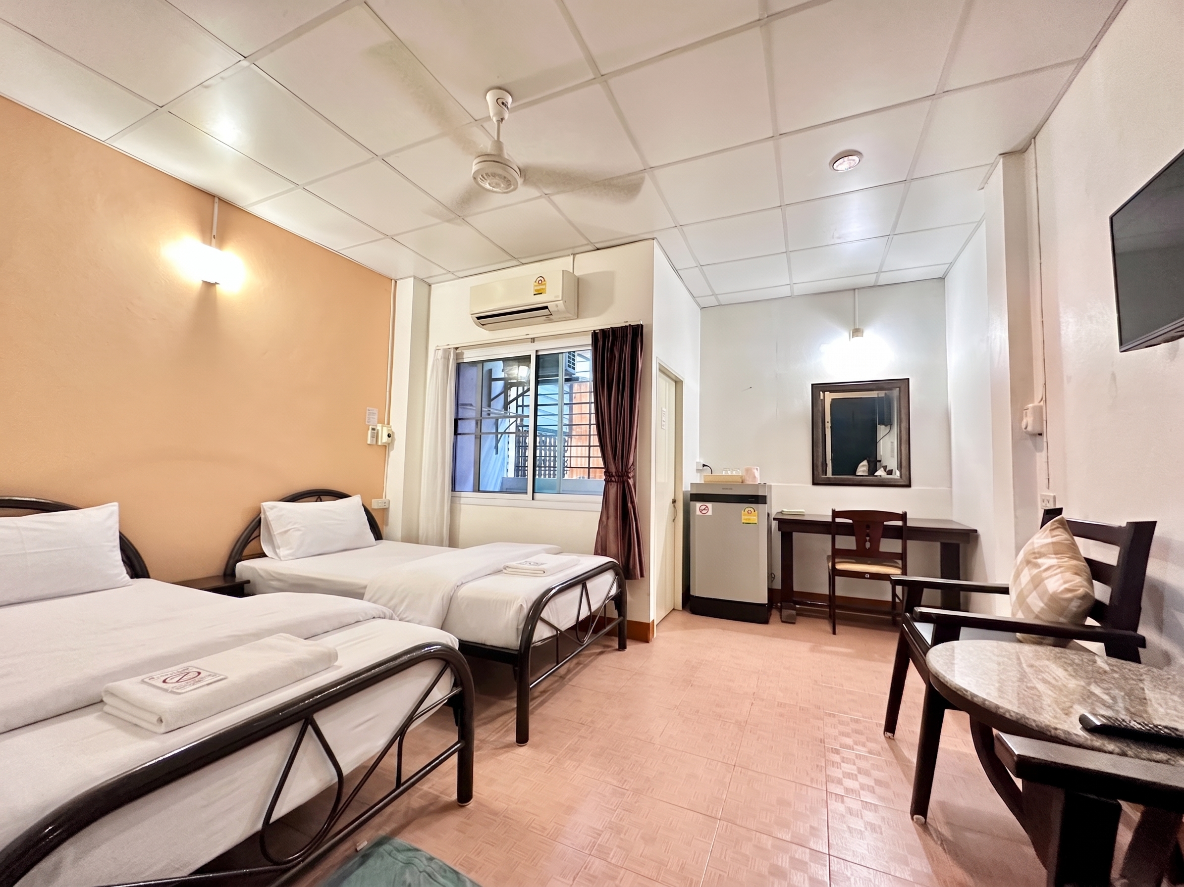 Pakdee House Twin Bed Room 1
